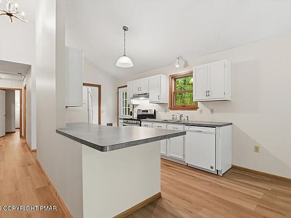 5th image of 93 White Birch Dr