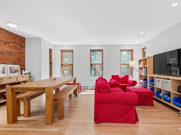 8 Battery St APT 7, Boston, MA 02109