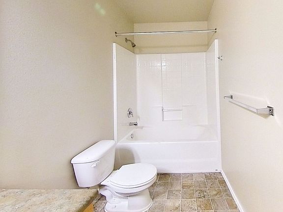 3rd image of 1029 22nd St Unit 401