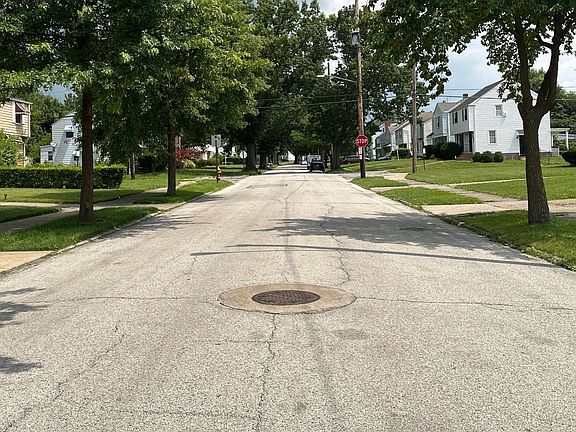 5th image of 15811 Stockbridge Ave