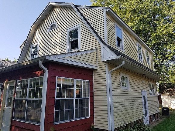 4th image of 1007 N High St