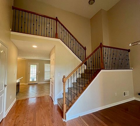 5th image of 5113 Redcoat Ln