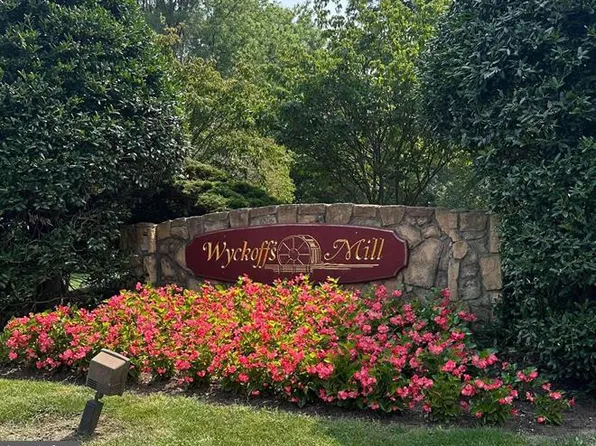 23 Powell Ct, Hightstown, NJ 08520