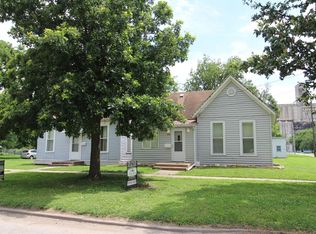 300 NE 5th St, Abilene, KS 67410
