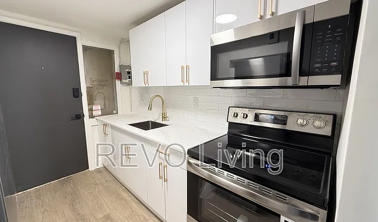 4585 Ryerson Cres #3 — Photo 1