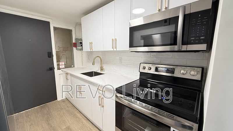 1st image of 4585 Ryerson Cres Unit 3