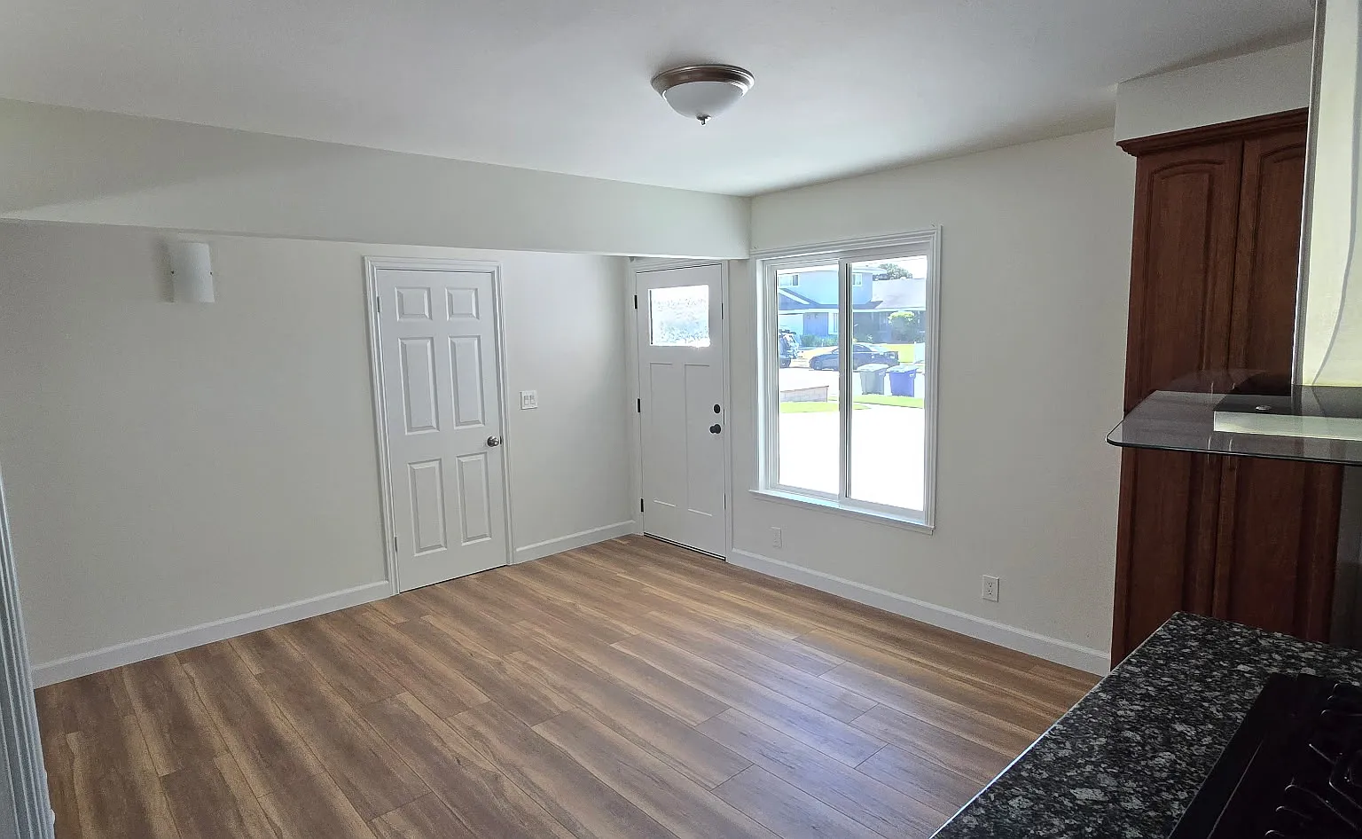 3 bed, 1157 sqft, $4,100 — Photo 3