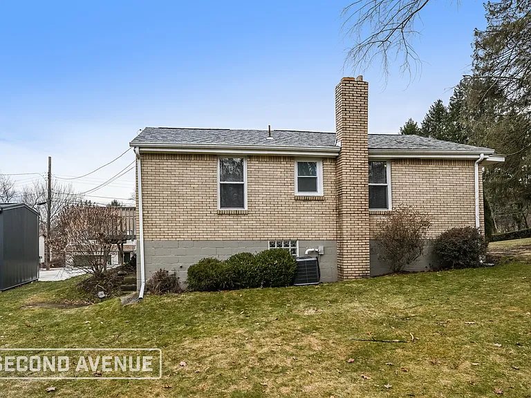 1886 Anderson Ave — Photo 20
