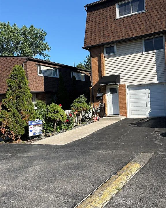 6266 Thornberry Cres