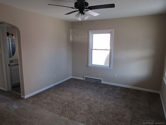 2nd image of 6221 Argyle St