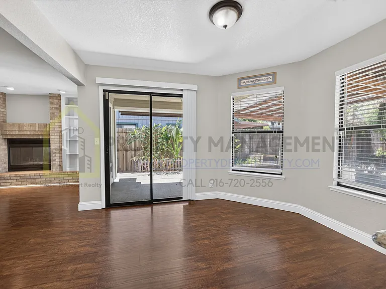 8779 Brittany Park Dr — Photo 17