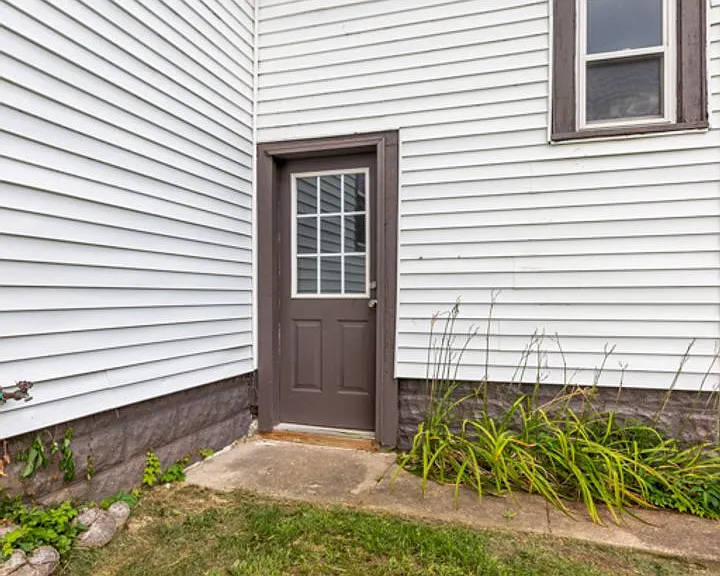 344 Fenton Ave NE — Photo 10