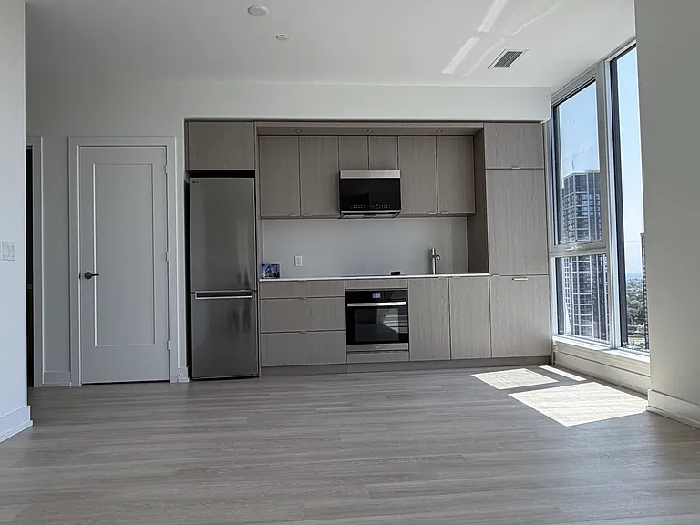 25 Cordova Ave #Penthouse 10 — Photo 4