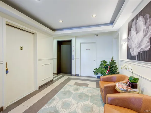 135-46 Grand Central Parkway South Sr image 2 of 17