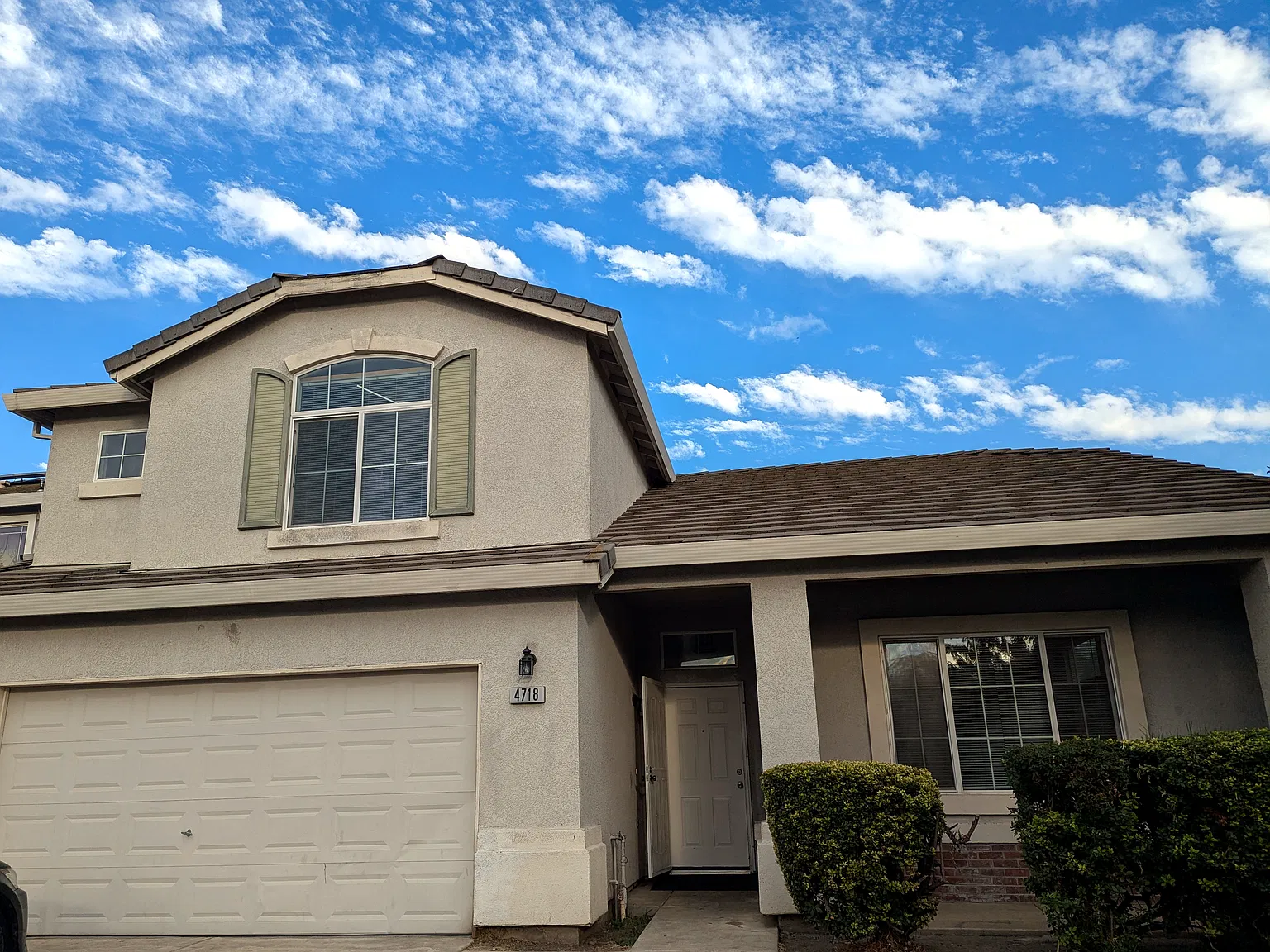 4 bed, 1905 sqft, $2,550 — Photo 2