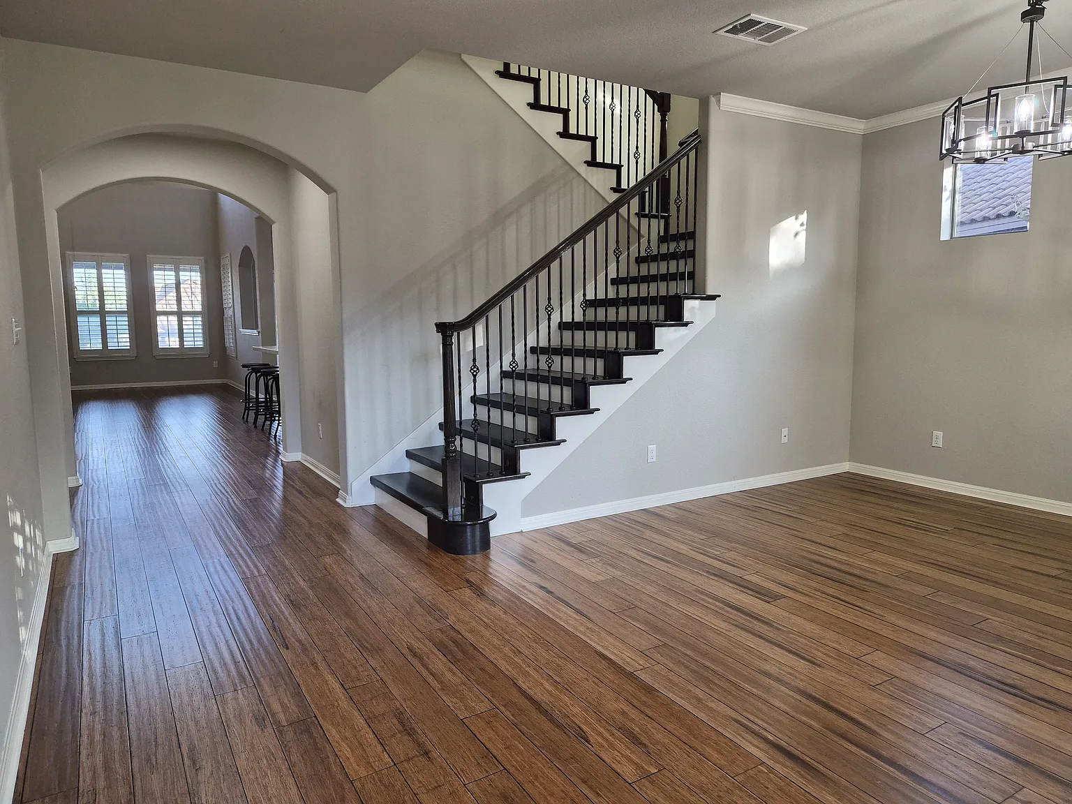 4 bed, 2790 sqft, $3,975 — Photo 4