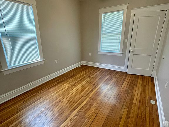 3rd image of 1116 E 44th St