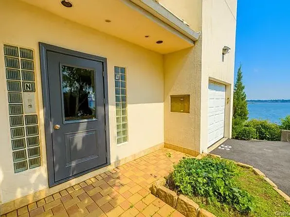 2730 Schurz Avenue image 4 of 12