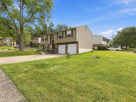 3rd image of 10 Fairlawn Cir