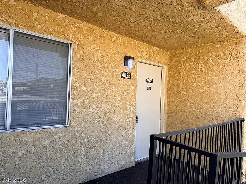2 bed, 1.5 bath, 897 sqft, $1,275 — Photo 1