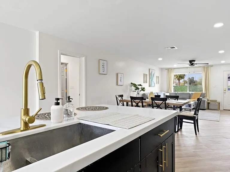 2241 N Sunset Dr — Photo 15