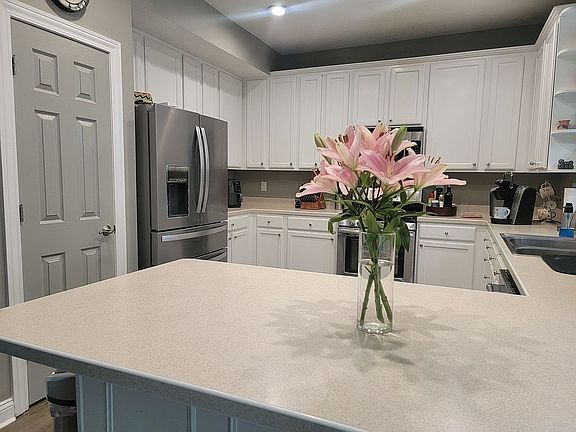 5th image of 10480 Moss Wood Dr