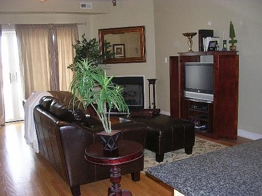 2nd image of 2158 W Grand Ave Unit 305