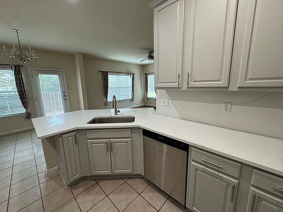 4th image of 3412 Belladonna Dr