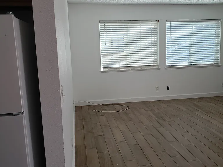 38503 Larkin Ave — Photo 10