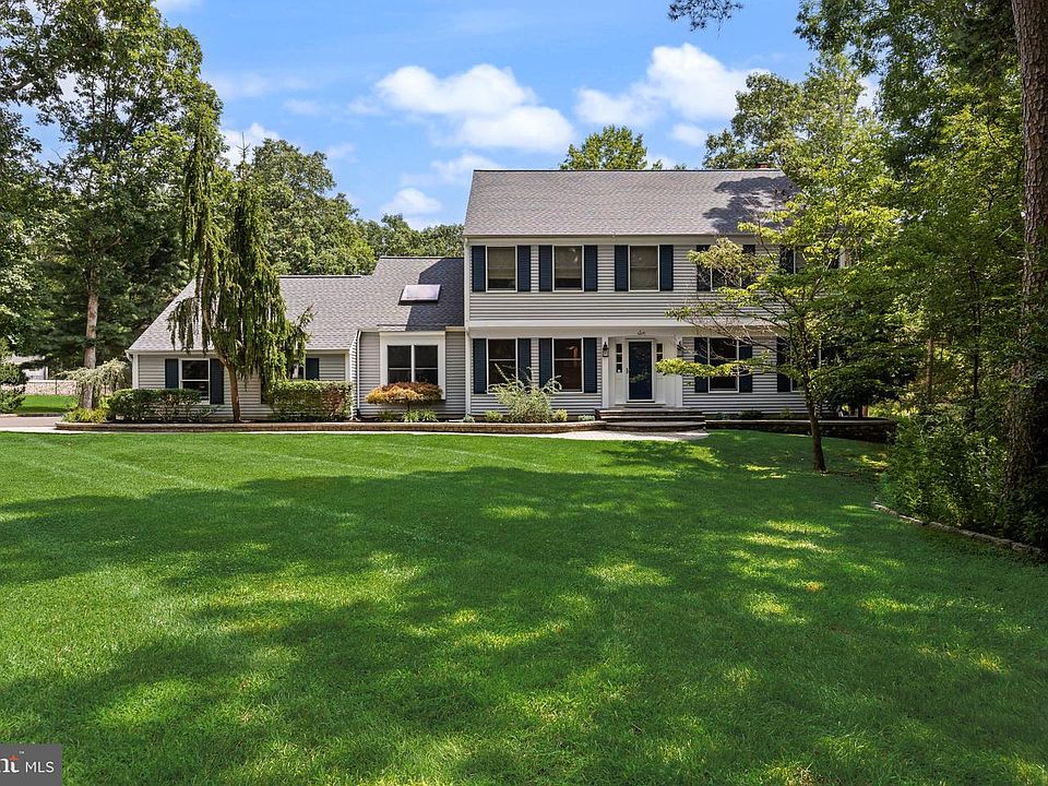1st image of 6 Cobblestone Ln
