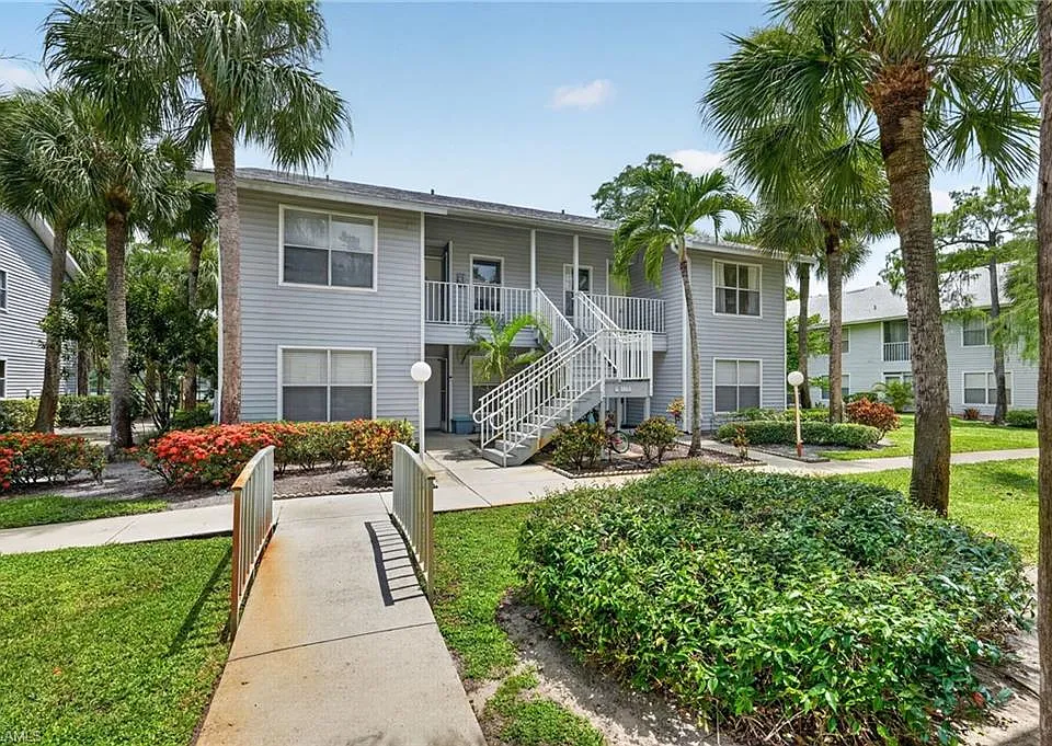 1915 Courtyard Way #202