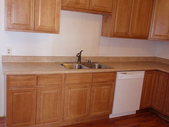 Kitchen cabinets/sink
