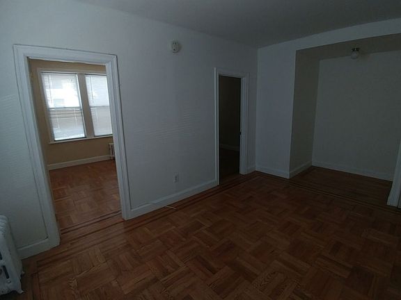 4th image of 2420 29th St APT 1