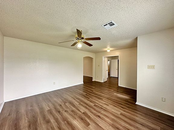 2nd image of 1307 Waterford Dr