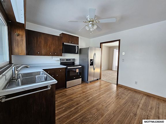 3rd image of 846 14th St SE