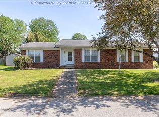 214 Woodland Frst, Winfield, WV 25213