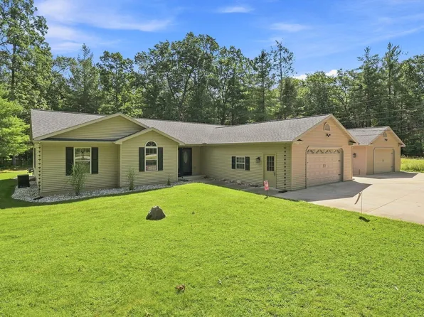 2975 Owens Dr, Houghton Lake, MI 48629