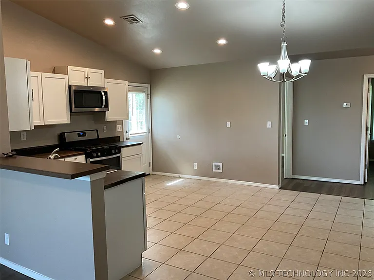 26011 E 89th St S — Photo 4