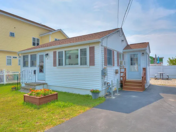 31 Bittersweet Lane, Hampton, NH 03842