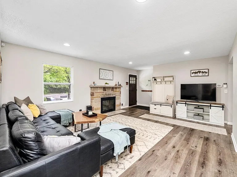 10624 Fallis Rd — Photo 1