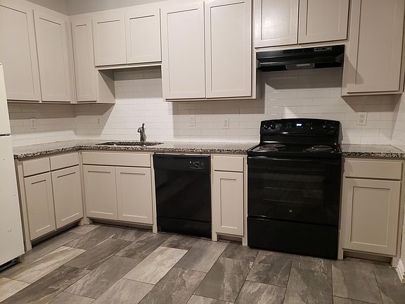 3rd image of 4113 Spindletree Ln