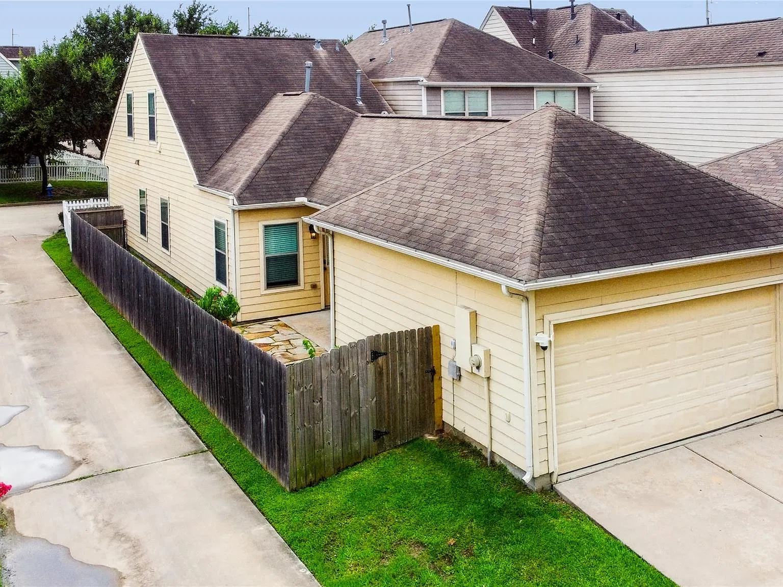 3 bed, 3.0 bath, 1720 sqft, $1,800 — Photo 3