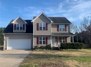 155 Edgecombe Dr, Spring Lake, NC 28390