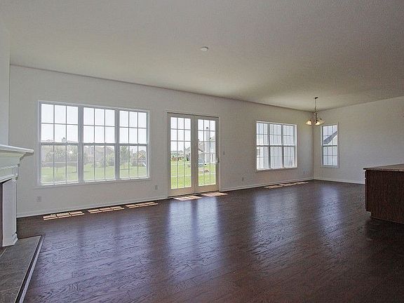 3rd image of 6153 Pine Bluff Dr