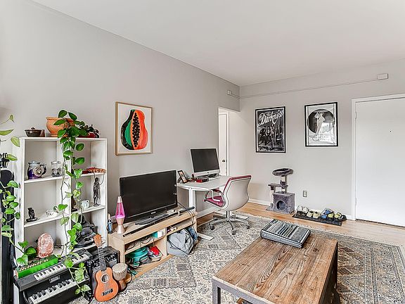 3rd image of 2097 Como Ave APT 2