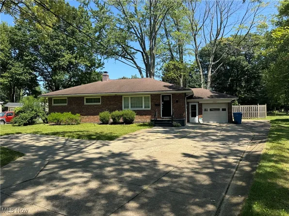 3463 Clague Rd, North Olmsted, OH 44070