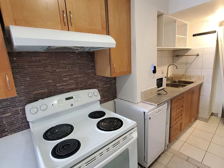 369 Georgian Dr #3 — Photo 4