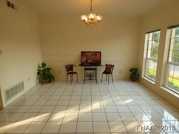 3rd image of 905 Mountain View Dr
