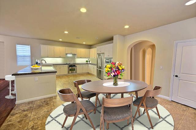 1st image of 2000 E Lindenwood Dr