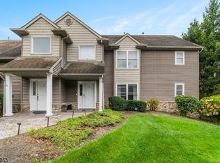 4 Clubhouse Rd #4, Hamburg, NJ 07419